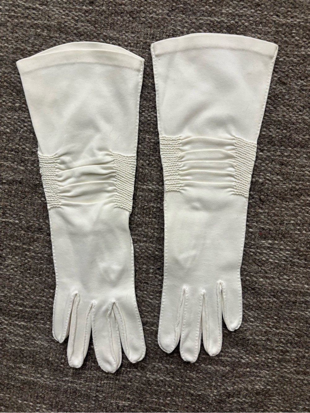 Source Unknown Cream Long Evening Gloves with Shirred Wrist Detail